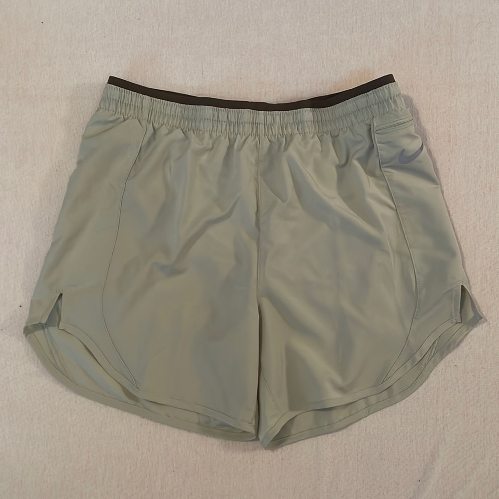 Nike Women's Tempo Lux 5" Shorts